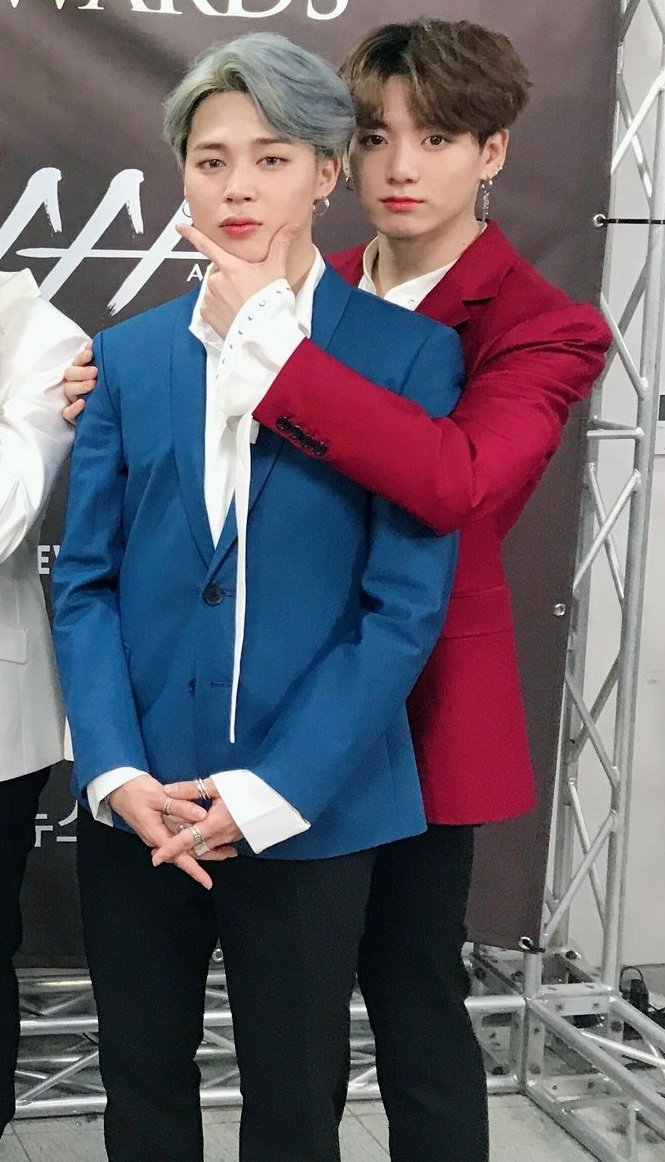 naanmii__'s tweet photo. 微笑ましい🐥🐇💜
#グクミン
#방탄소년단
#army
#AAAbts
#AAA2018 https://t.co/DWBzuSr961