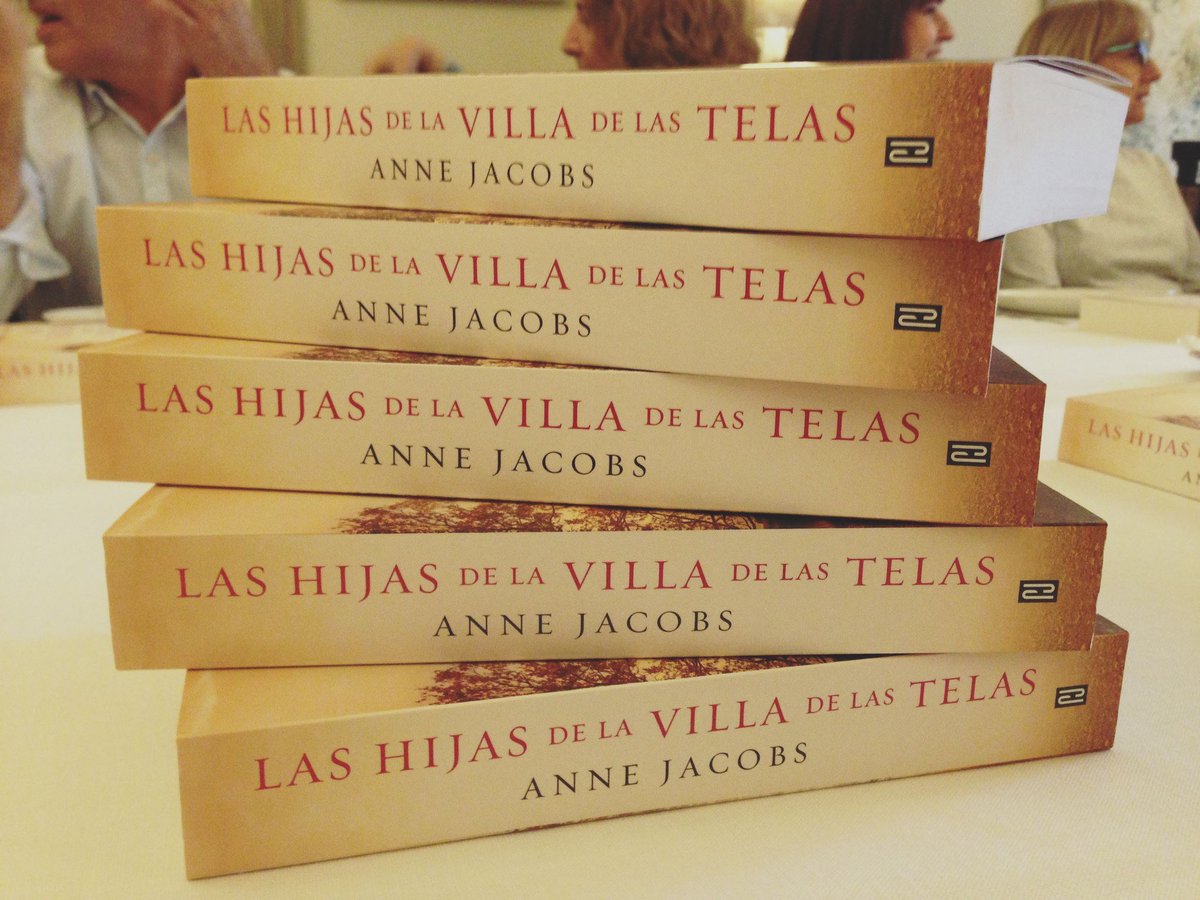 casadellibro's tweet photo. 🤩 Ayer visita de lujo a las Cocinas del Palacio Real y merienda en el #CafedeOriente de #Madrid con Anne Jacobs, autora de ‘Las hijas de la Villa de las Telas’ gracias a @megustaleer https://t.co/soRXU86elX