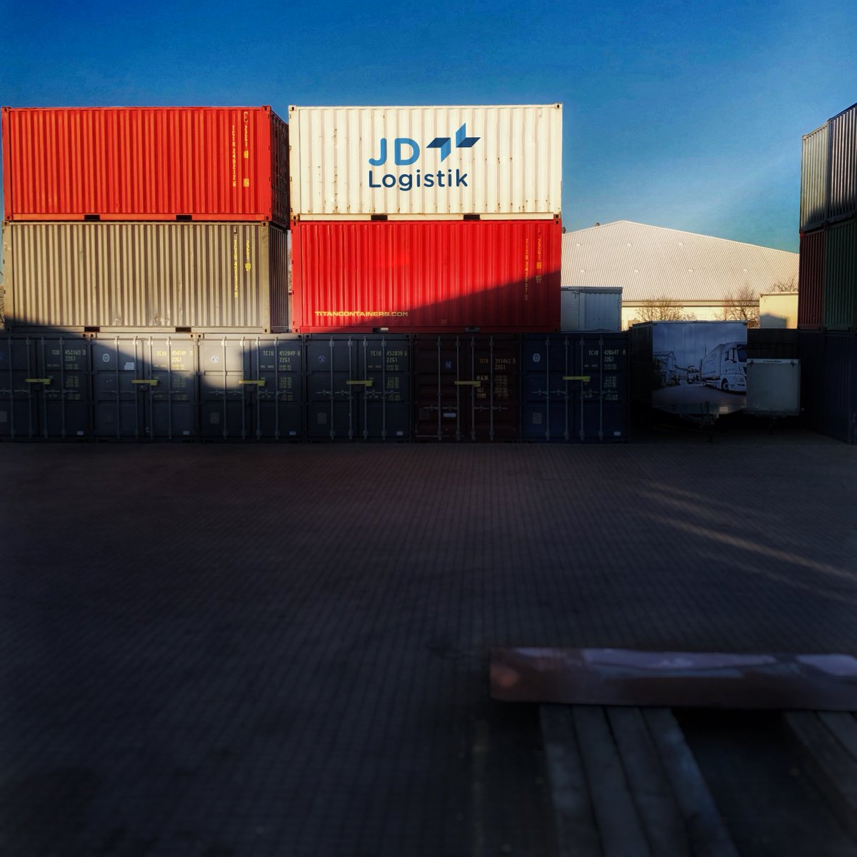 jdlogistik's tweet photo. Container opbevaring? Den klarer vi også: https://t.co/4ApOUYSoM0 https://t.co/qMA4y1CH87