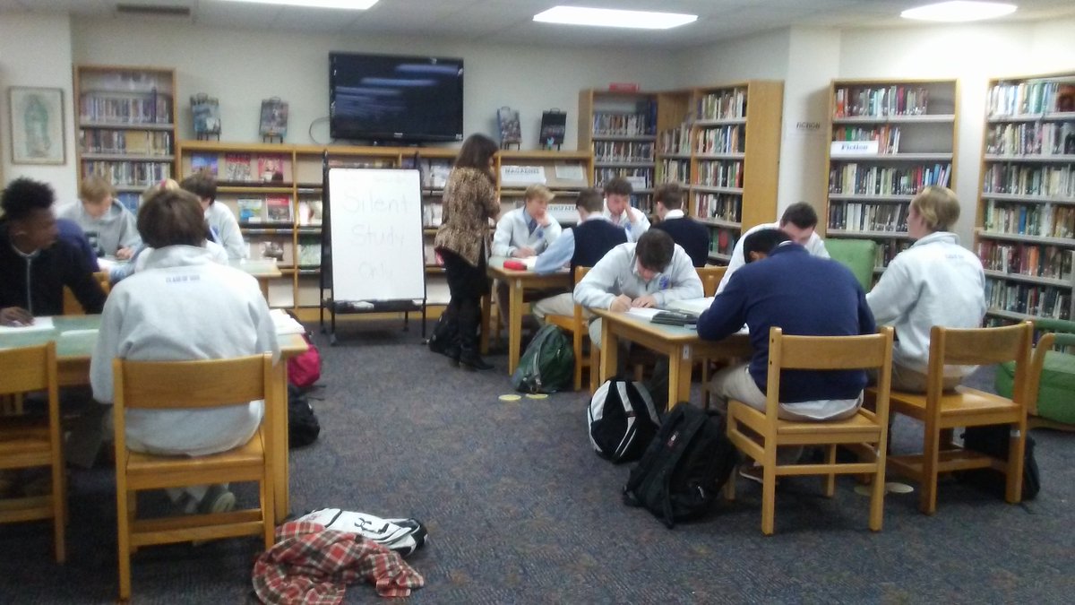 DJOLibrary's tweet photo. Another busy day @DJOLibrary this morning!  3 classes plus our students who receive #ExpandedServices 👍#GoKnightsGoKnowledge https://t.co/Ewhx3wVkeA