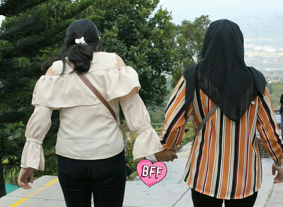 Yg benar benar sahabat tidak akan pernah meninggalkan sahabatnya dalam keadaan apapun❤@laifaqdrynti