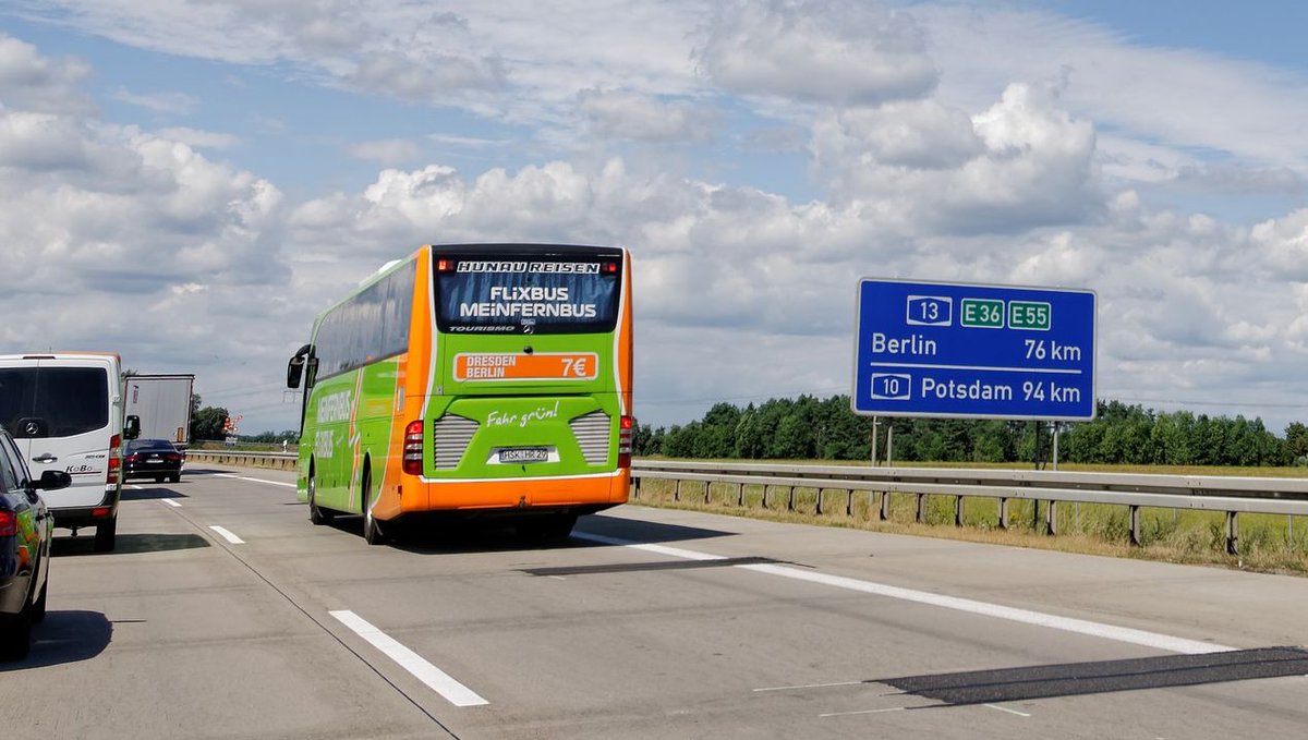 #Pressemitteilung: <a href="/DeineEVG/">EVG</a> fordert faire Rahmenbedingungen im #Wettbewerb: Hintergrund: Ausnahmegenehmigung für #Flixbus zwischen Chemnitz und Leipzig >> bit.ly/2zv9Oun << <a href="/Schienenallianz/">Allianz pro Schiene</a>