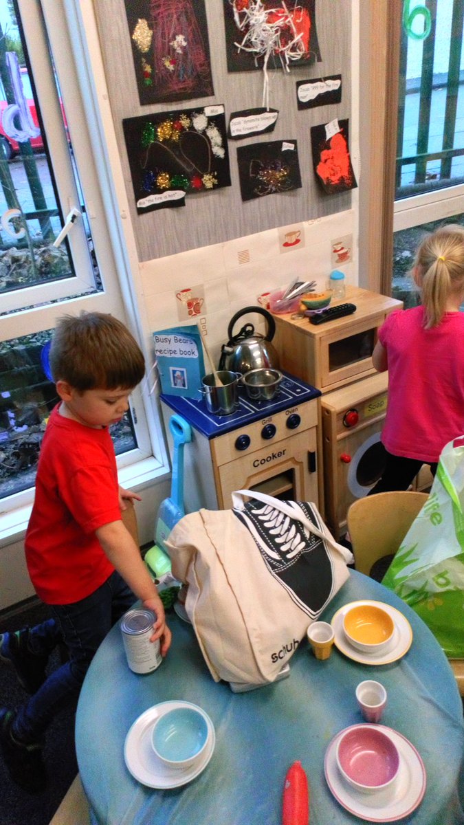 inchlairELCC's tweet photo. Some of the bears bears went on a shopping trip to Asda to collect the items on their list. #roleplayresources #numeracyaware #LDNbusybear https://t.co/oXtJbI5ZtY