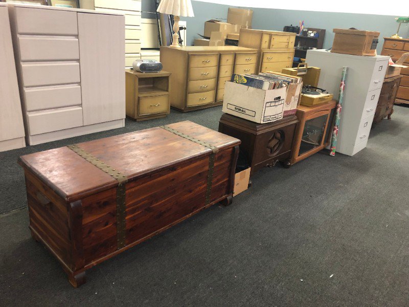 EasyTransitions's tweet photo. 📣 Hear Ye! 📣 Hear Ye! Do your bidding here, Thursday Night! Loopt Mart's first monthly auction is a FANTASTIC way to get some GREAT deals this holiday season! - https://t.co/uLWnr7Vwye https://t.co/W31rVZLRYQ