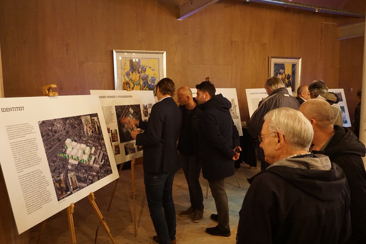 De Wijde Blik (@dewijdeblik) on Twitter photo We blikken terug op een goed gesprek met de bewoners rondom Korte Noorderweg in Hilversum. Samen met <a href="/GemeenteHsum/">Gemeente Hilversum</a> en de ontwikkelcombinatie bestaande uit <a href="/WibautNL/">Ernest van der Meijde</a>, AIVM en Mark van der Heide Urban Design spraken we gisteren over de potentie van dit terrein binnen de Spoorzone. We blikken terug op een goed gesprek met de bewoners rondom Korte Noorderweg in Hilversum. Samen met <a href="/GemeenteHsum/">Gemeente Hilversum</a> en de ontwikkelcombinatie bestaande uit <a href="/WibautNL/">Ernest van der Meijde</a>, AIVM en Mark van der Heide Urban Design spraken we gisteren over de potentie van dit terrein binnen de Spoorzone.