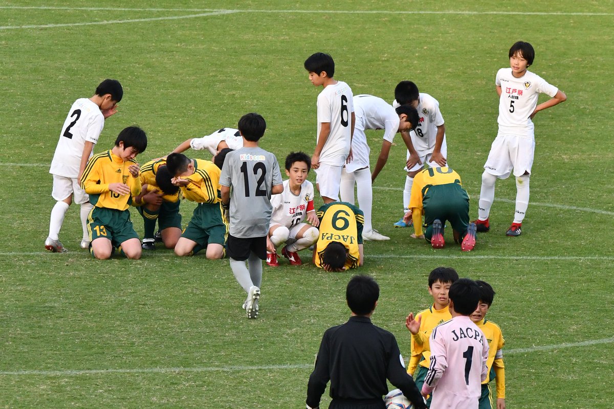 Jenga Maziro Pk戦 東京ヴェルディジュニアが全て決めて東京都中央大会を制した Jacpa東京fc A Pk 2 3 東京ヴェルディジュニア 最後は両チームの選手が称え合う