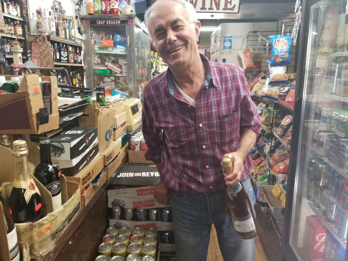 Alisa_Haus's tweet photo. @RocketSauce7 @BrEpicBreen @BlockClubCHI @RobertFeder @jensabella @stoomey aww thanks so much for reading all these years! hope you can make it to the informal wrap pop in, 5-7 pm Friday at 1550 N.Milwaukee. Champagne generously donated by @GarfieldsBev and @riteliquors and @BigStarChicago tacos courtesy of @daviddring https://t.co/5dOVM1iiBY