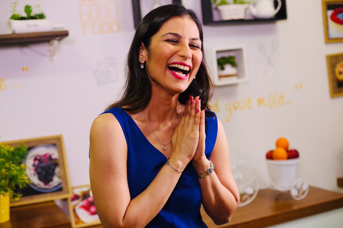 MeghnaFoodMagic's tweet image. Whoever said cooking is boring...well there is no shortage of fun on Meghna’s Food Magic : bit.ly/2KU5eJ7 💋💋💋 Love M #ChefMeghna #meghnasfoodmagic #funonset #cooking #fun #lovecooking #cookingisfun #food #foodies