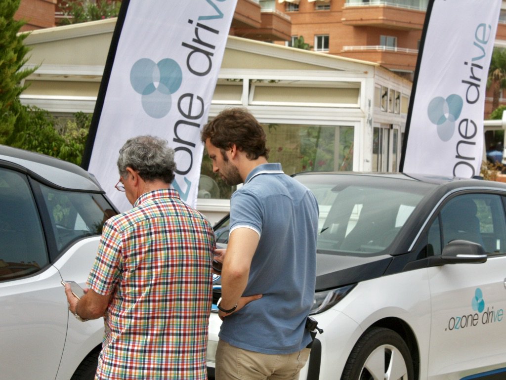OzoneDrive's tweet photo. Wanna switch?

You just need to create a user in our app in order to start using Ozone Drive.
After submitting your documentation, you will be ready to enjoy the most #powerful, #innovative and #genuine #drivingexperience .

Make a reservation, #unplug and #drive . Try it! https://t.co/WVVBoFIJlh