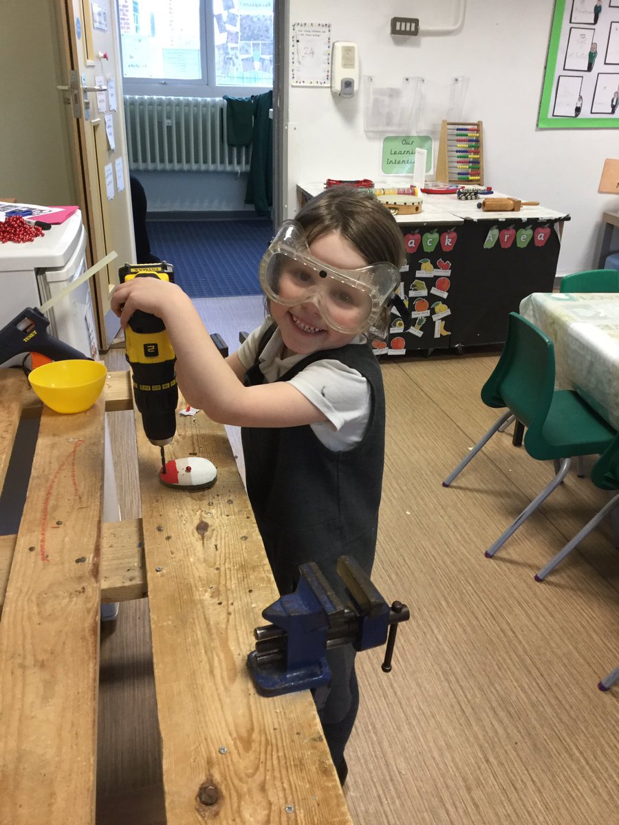 CaldiPrimary's tweet photo. Drilling the hole in our tree decoration #usingtoolssafely https://t.co/YXUlUVWBu8