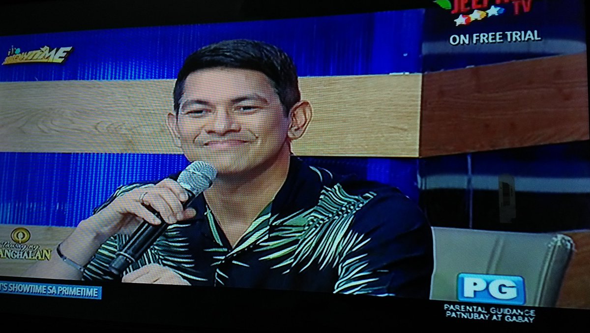 valencianolover's tweet photo. Watching the replay of #ShowtimeMidWeekFun on Jeepney TV tonight! ππ
#GaryValenciano #GaryV @GaryValenciano1 @AngeliPV @manila_genesis β€ https://t.co/B2IRoGTWaR