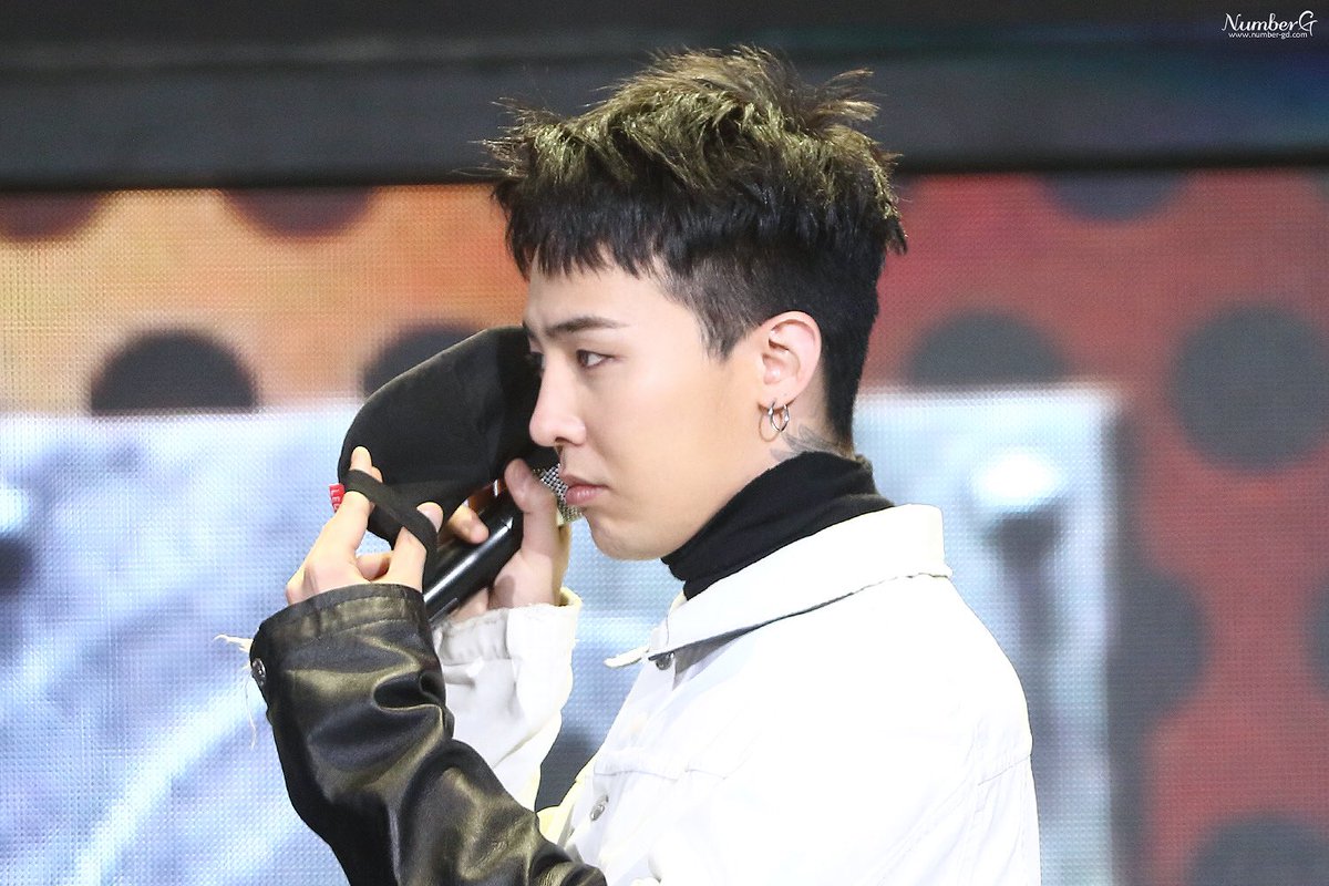 Number_GGG's tweet photo. 🤨😟😗😎⁉️
#GDRAGON #권지용
#NumberG https://t.co/iJo2I9YsGn