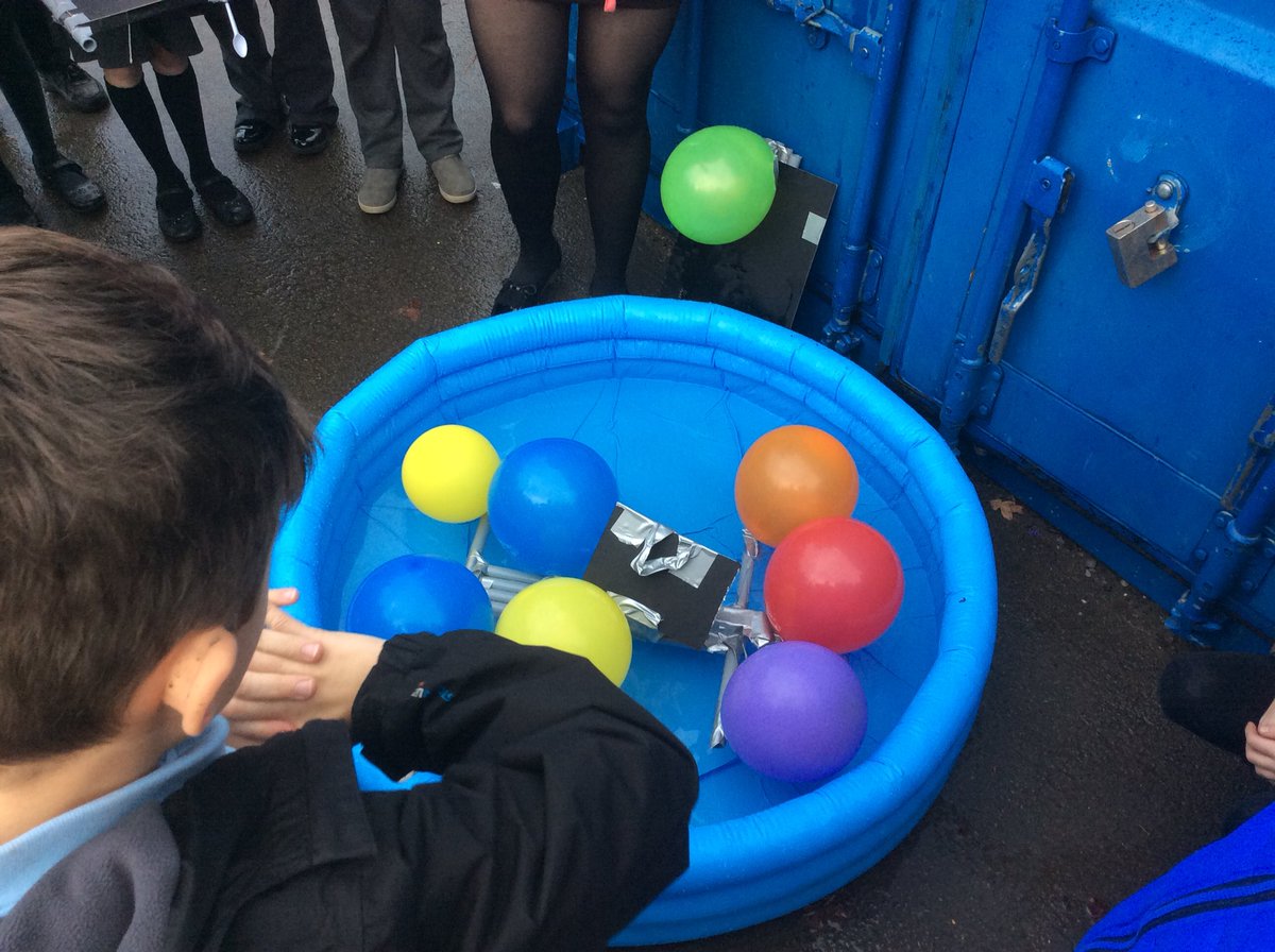 mbk_y4's tweet photo. We have had great fun in Year 4 with an engineering day. Students from UWE brought lots of exciting challenges! We have made a table, strong enough to hold a tray, with just newspaper AND built a floating raft! https://t.co/yWdlKvKaxm