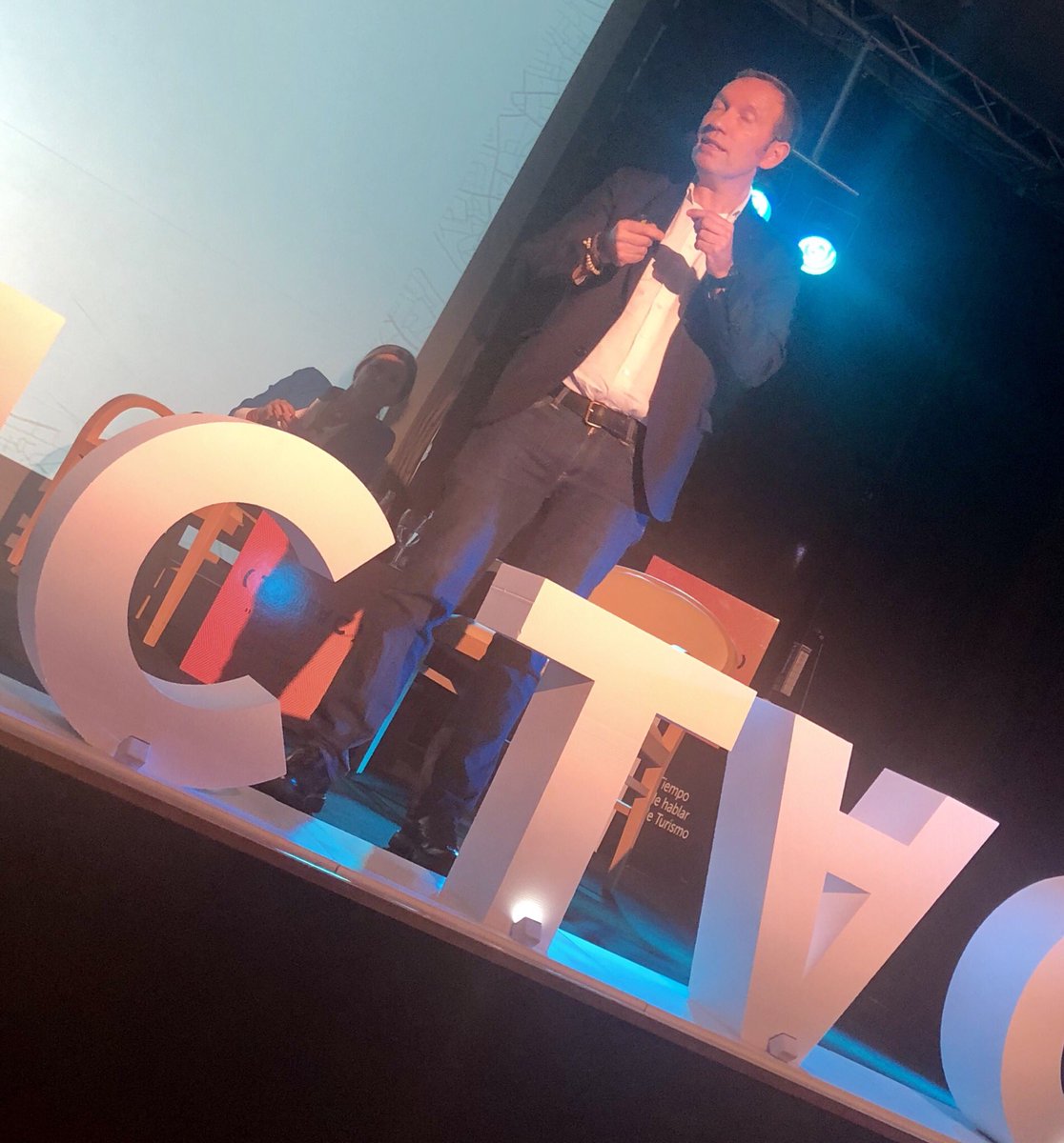 “Los elementos que caracterizan el turismo hoy es: la experiencia, la ilusión, la búsqueda dogital y la reserva. Luego comparten la experiencia” Iñaki Gaztelumemdi, asesor <a href="/OMTSpain/">OMTEspaña</a> y <a href="/bculinary/">BasqueCulinaryCenter</a> 

#TenerifeGastroExperience #TicTacTenerife