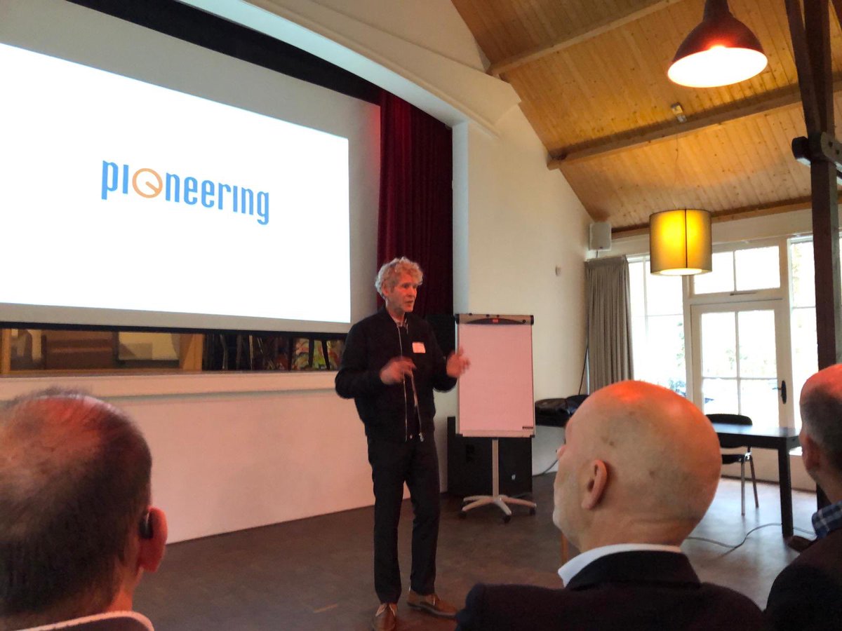 StPioneering's tweet photo. Vanmiddag delen we kennis in Gelderland! Na de opening door kwartiermaker Alfonso Wolbert neemt Pioneer Bram Schats het over. Binx Smartility stimuleert crossovers en cocreatie om een antwoord te vinden op de vragen van morgen. #omdenken https://t.co/vVKgeTivkt
