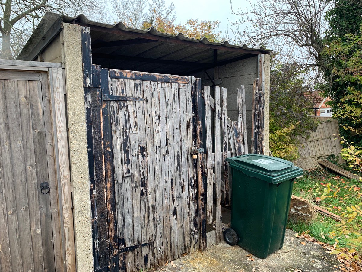 wolverinegarage's tweet photo. What a transformation! Yesterday we installed a #Fortdoors medium rib, vertical side hinge door in white. #garagedoors #Reading https://t.co/5m76OTY9R0