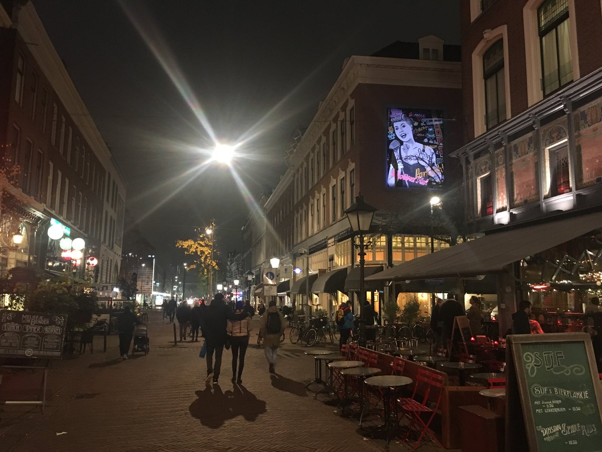 AtelierLEK's tweet photo. Afgelopen maandag heeft Atelier LEK een succesvolle lichtproef gedaan bij Bar Restaurant Sijf voor de aanlichting van het portret van Rita Reys. Een kleine impressie. @CBKRotterdam https://t.co/RN4bna4mQX