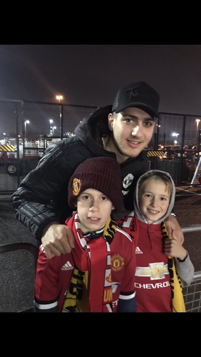 @DalotDiogo thank you so much for your time last night made these 2 lads so happy !!! @ManUtd