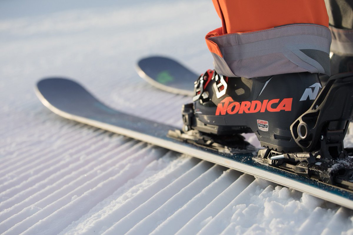 Baxtton_'s tweet photo. Le légendaire fabricant italien Nordica allie confort, performance et style avec la Promachine 130, récipiendaire du prestigieux prix Red Dot Design Award #RedDot #Award #Design #ski #Nordica Toutes nos félicitations! https://t.co/FwFZKGfUgm https://t.co/PR8phuNChg