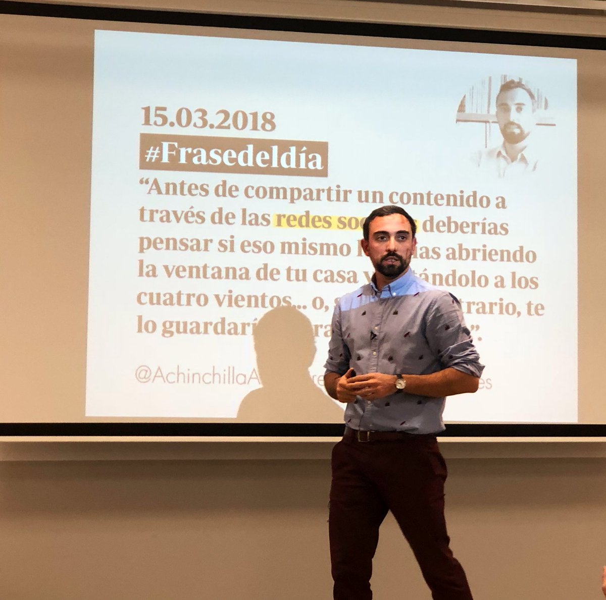 JuditSC's tweet photo. Taller de Marca personal y LinkedIn con el arquitecto de marcas @AchinchillaA en la @bsm_upf https://t.co/GEPUmm07mo