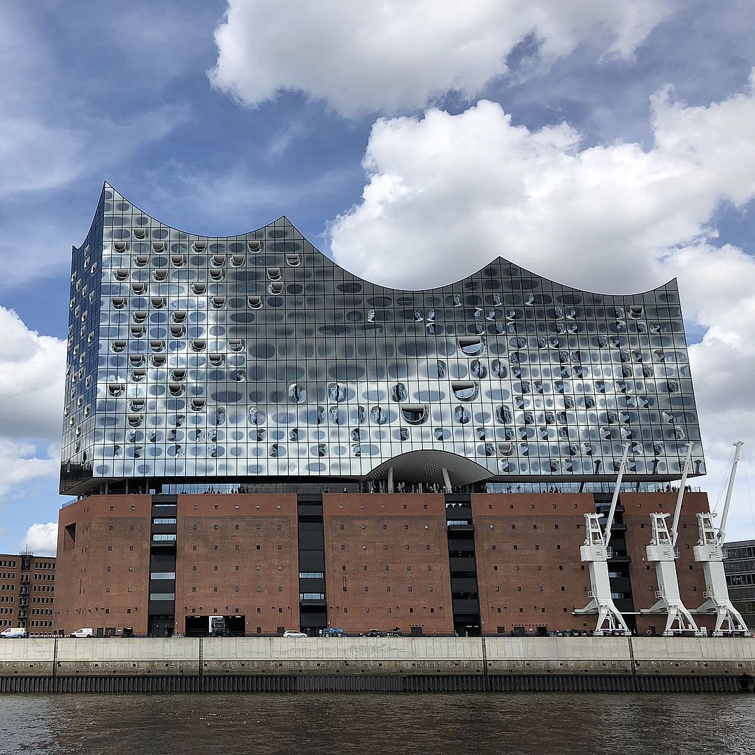 PMSPerfectMedia's tweet photo. Nach dem spannenden @Stadionwelt Arena Summit, freuen wir uns sehr über den Bericht der @ProfessSystem  über #digitalsignage &amp; #IPTV in der Elphi. Blicke "Behind the Scenes" und Details zur #Digitalisierung der internen &amp; externen Kommunikation für #venues https://t.co/CoPqD3wgPZ https://t.co/q5rNvWTW1Q