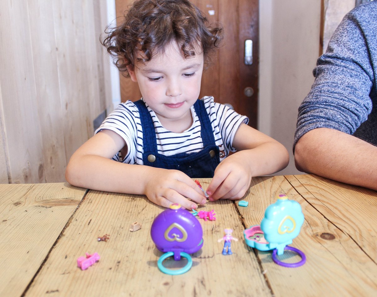 lifeunexpected2's tweet photo. Guess which 90's toy has just made a major come back? Polly Pocket is back! I've just reviewed some of the new toys with my daughter. Find out all about them here... https://t.co/Uud7dGxVPY #kidstoys #pollypocketisback https://t.co/DCdd4eQfY7