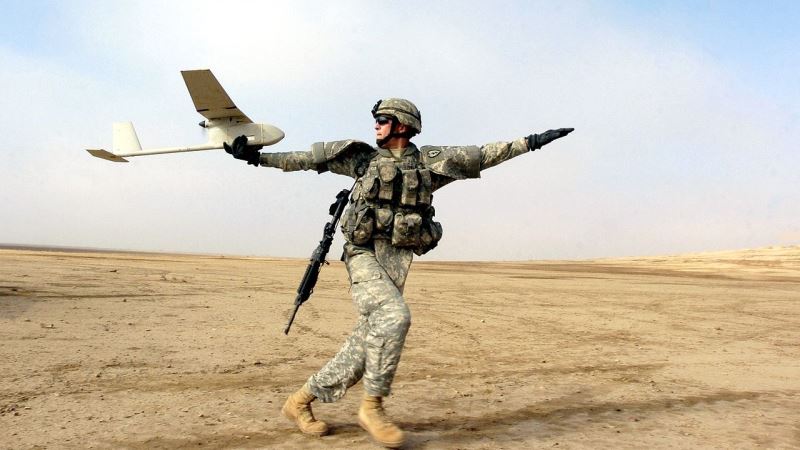 Should armies be allowed to use #KillerRobots in #combat? Read Europe’s World to learn about the dangers of using autonomous weapons systems and why the #EU needs to lead the normative drive to ban them: bit.ly/2As6akz #AmsterdamDrone