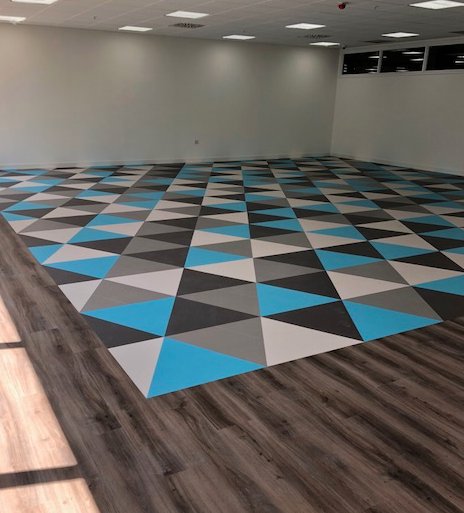 Desso_UK's tweet photo. Using the @TarkettUK iD Mixonomi collection, @AxisHouseUK transformed its workspace completely. Take a look at this bold #workplacedesign! #flooring https://t.co/jtwixcGz6E