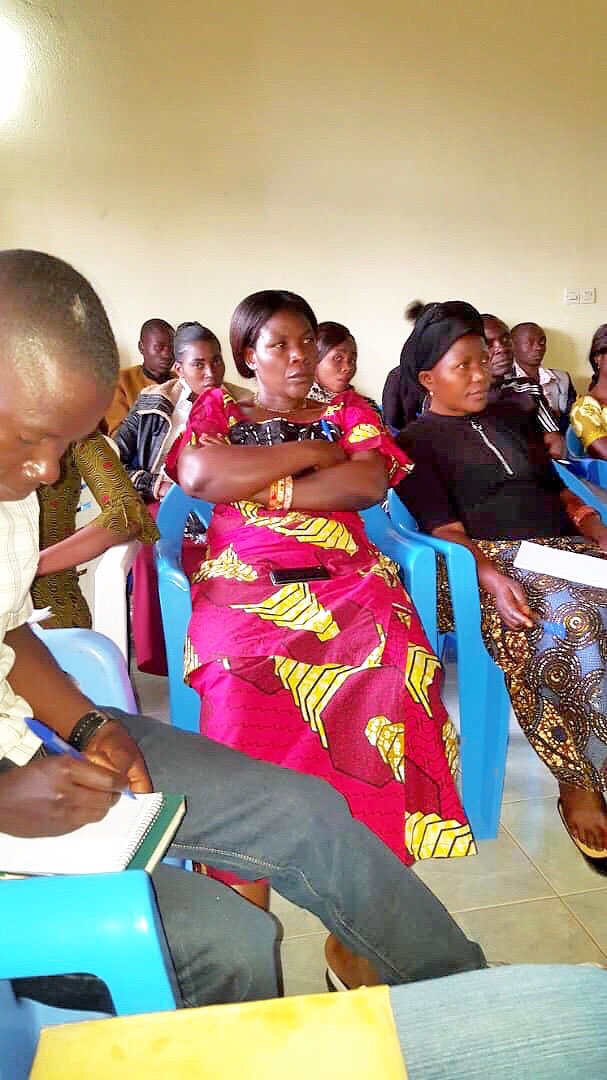 IOMCOpretoria's tweet photo. IOM traines new prestataires (service providers) from the Nat’l Program of Hygene at Borders (PNHF) of #DRCongo ‘s Ministry of #Health , to be deployed to the Butembo #Ebola Response #PointOfControl https://t.co/4aPM7iKGvb