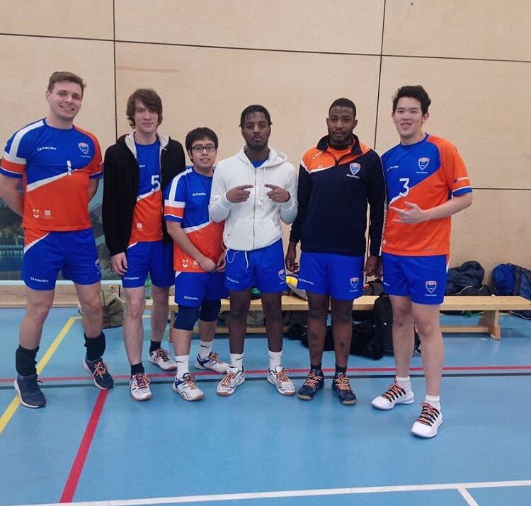 TheUnionMMU's tweet image. Look at some of our fab sports teams rocking their #RainbowLaces 🌈 

Big up @mmunetball, @MMUVC, @MMUCheerleading and Hockey!