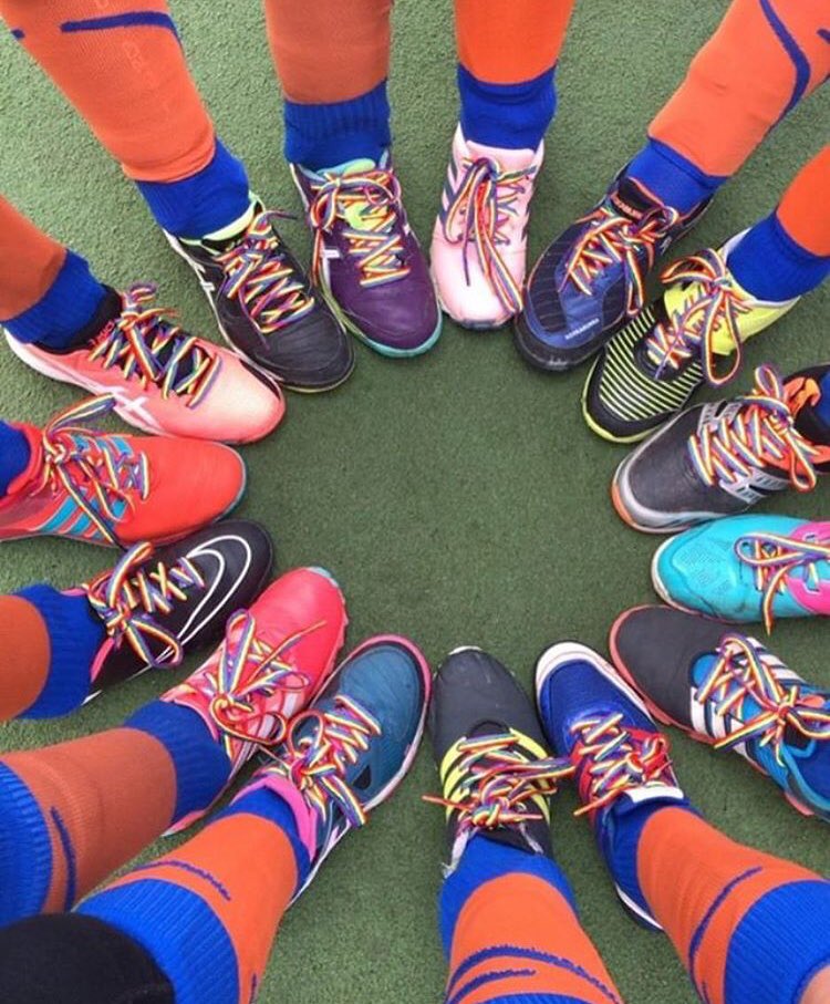 TheUnionMMU's tweet image. Look at some of our fab sports teams rocking their #RainbowLaces 🌈 

Big up @mmunetball, @MMUVC, @MMUCheerleading and Hockey!