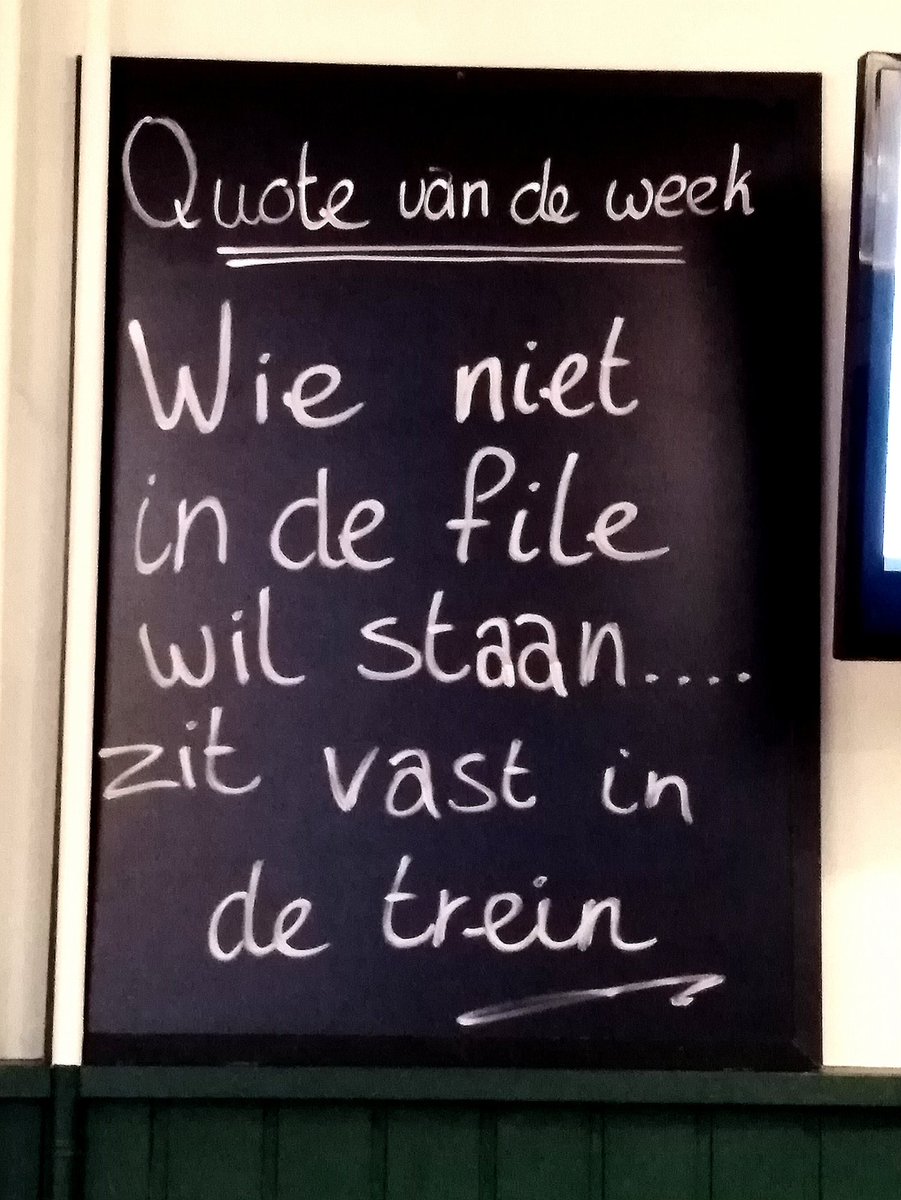 Gezien in het station van Ermelo. Mij uit het hart gegrepen. Ik zit graag in de trein. En soms inderdaad vast.