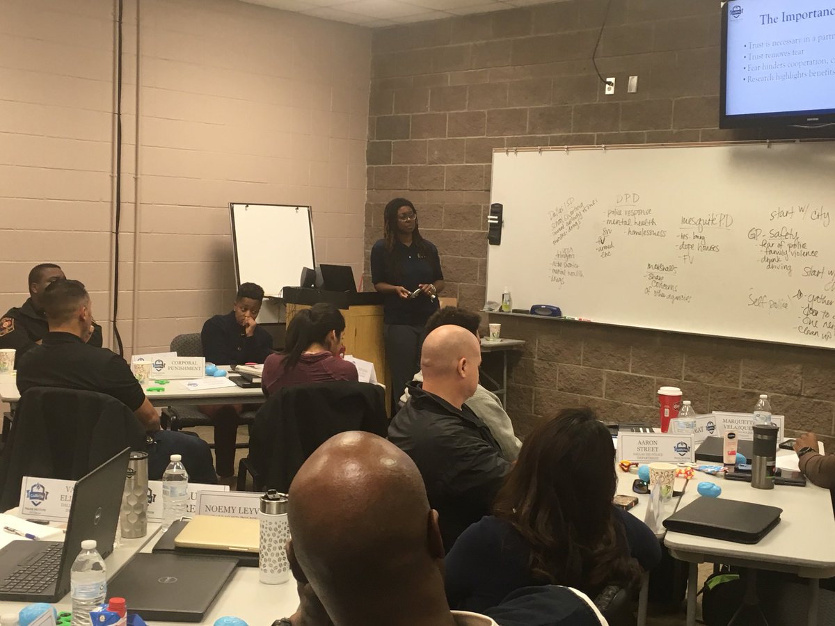 JonestaCSI's tweet photo. โฆ@JoliDPDโฉ is here with our #LeadershipDevelopment class talking about community police partnerships. I canโt think of anyone better - sheโs an expert! #sheonit #myhero #smartleadersrock #futuredrjoli โฆ@CPIDallasโฉ https://t.co/EjPzwqSGBi