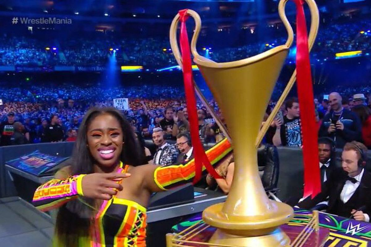 NaoPaige7's tweet photo. #elfomi I got a mission for you... Go and steal the trophy that @NaomiWWE won at WrestleMania 34 but never received. Go and make some justice for your sis! https://t.co/1hkemaptcU