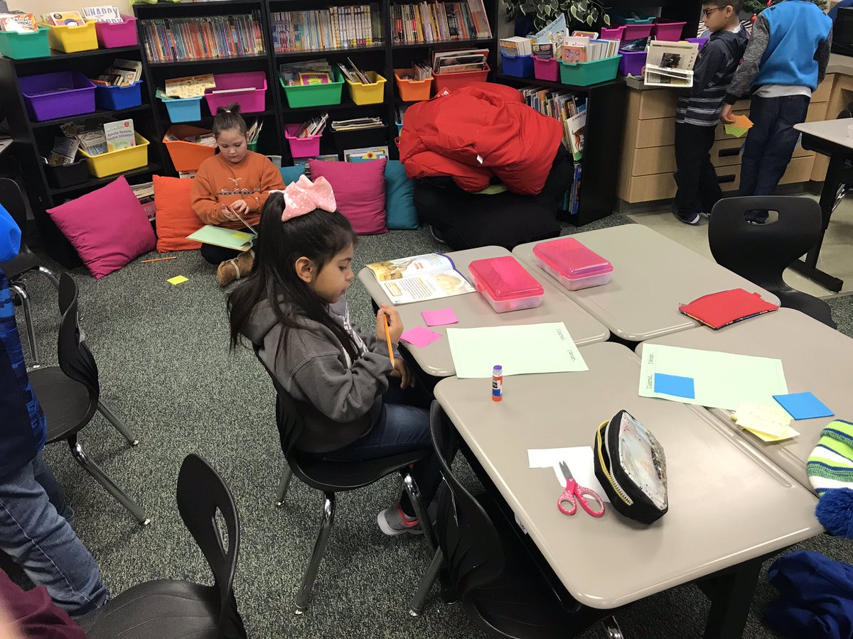 cmarshall1017's tweet photo. So impressed with how my 1st grade learners have latched onto informational texts! They are thinking about reading with learn/wonder charts! https://t.co/FgrLpcy0E3