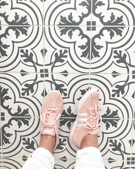 eahomes's tweet photo. Wednesdays are for pink &amp; pretty tiles! 📸: meghanbenson https://t.co/MUEP3t7Ebh