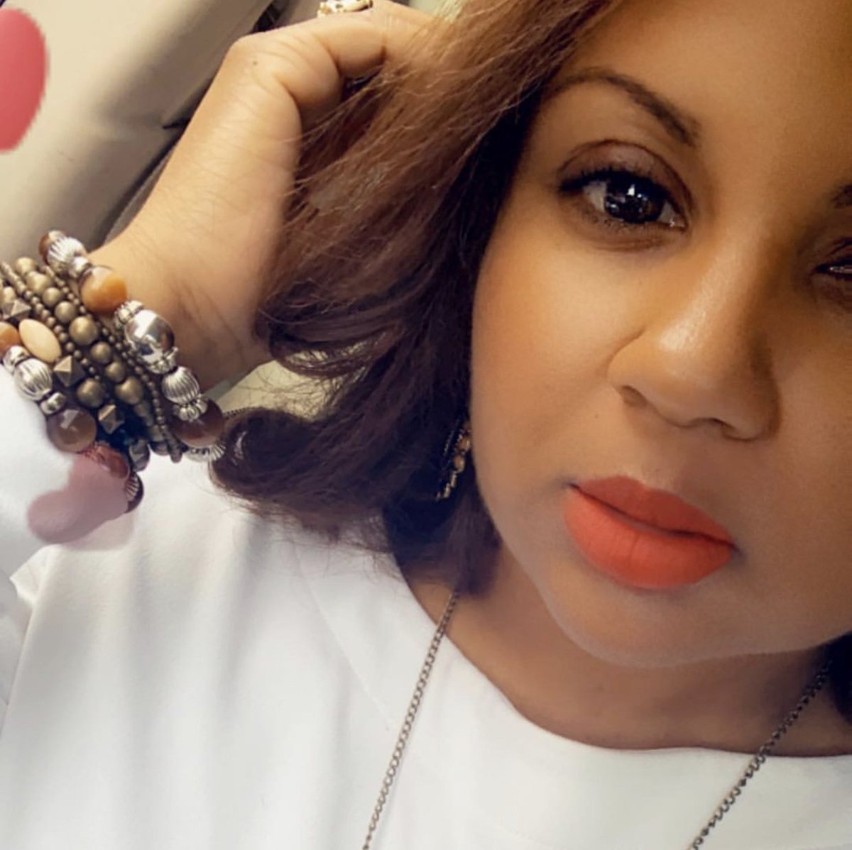 einnafcosmetics's tweet photo. Sis is serving face in #DivorcedDiva from #TheCokoCollection by @cokoclemons. This is the perfect long-wearing, non sticky matte!!
.
#lipsynkcosmetics #lipstick #fallmakeup #lipstick #cosmetics #mattelipstick #orangelips #redlips https://t.co/1TWtQCq4z1
