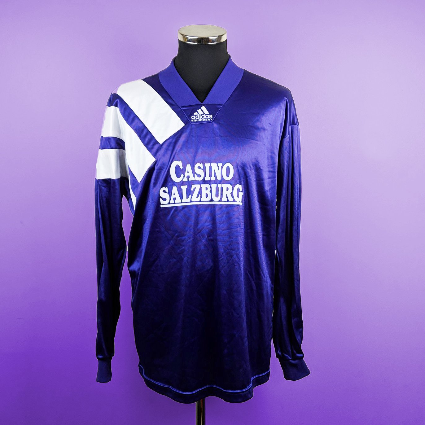 docena Chaleco ella es Classic Football Shirts on Twitter: "Casino Salzburg '94-95 away by Adidas  Can you think of any other teams that wore this design?  https://t.co/gDysCxOKep" / Twitter
