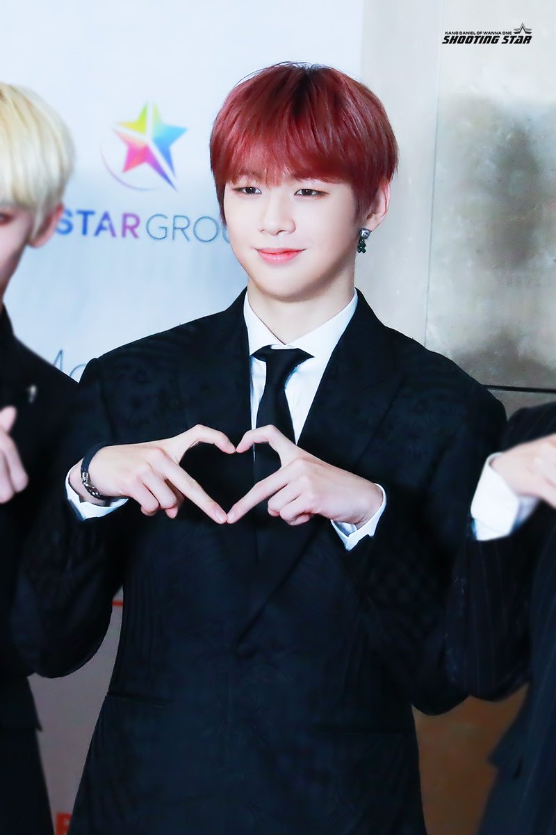 SS_961210's tweet photo. 181128 AAA Red Carpet #강다니엘 #Kangdaniel https://t.co/pqMnET3uCZ