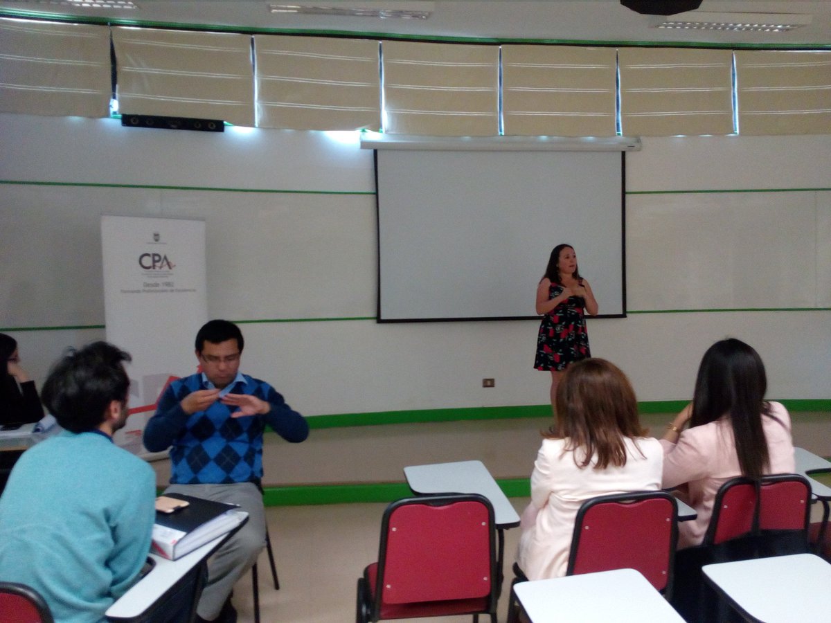 PaolaSaldiasUBB's tweet photo. Egresadas de Contador Público y Auditor UBB compartiendo sus experiencias estudiantiles y laborales con los tutorados de la carrera #ProgramaTutores #4taInducciónUBB #CPA #TutorasCPAsecas!!! @YoSoyUBB @RodrigoFuenteX @faceubb @UbbSomxsTodxs @SecTecnicaUBB https://t.co/JOzvNNfU8d