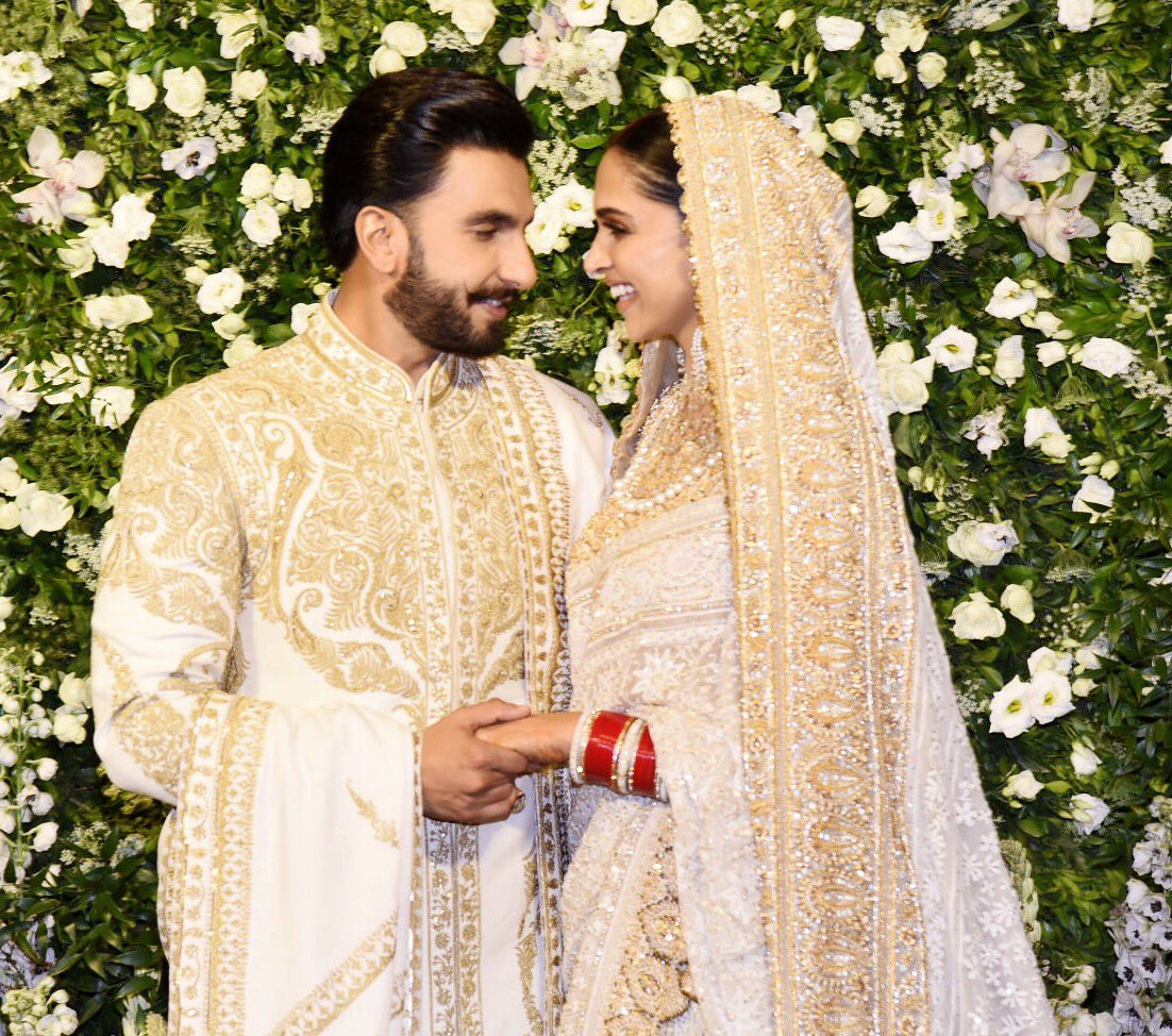 mid_day's tweet photo. Man and Wife! ⭐️💫 #DeepVeer gives us Royal Goals 👑! @deepikapadukone look’s beautiful in white chikankari saree by @AJSKOfficial with gorgeous heirloom jewellery! 🌻 https://t.co/PUloMjuC5O