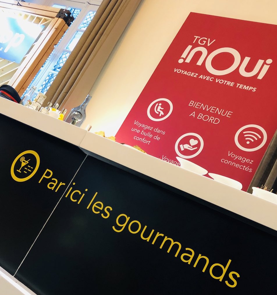CdBIsaac's tweet photo. Salon #EFluent8 au #CercleLebrun !
#TGVinOui présente ses #Services...
#WifiInOui
#BagagesADomicile
#Junior&Cie
#LeBar
#ParolesDeMaman #EFluent8 #GPIEFluent8 #TGVinOuiConcours
#SNCF #TeamSNCF https://t.co/iqhY5E8ffM