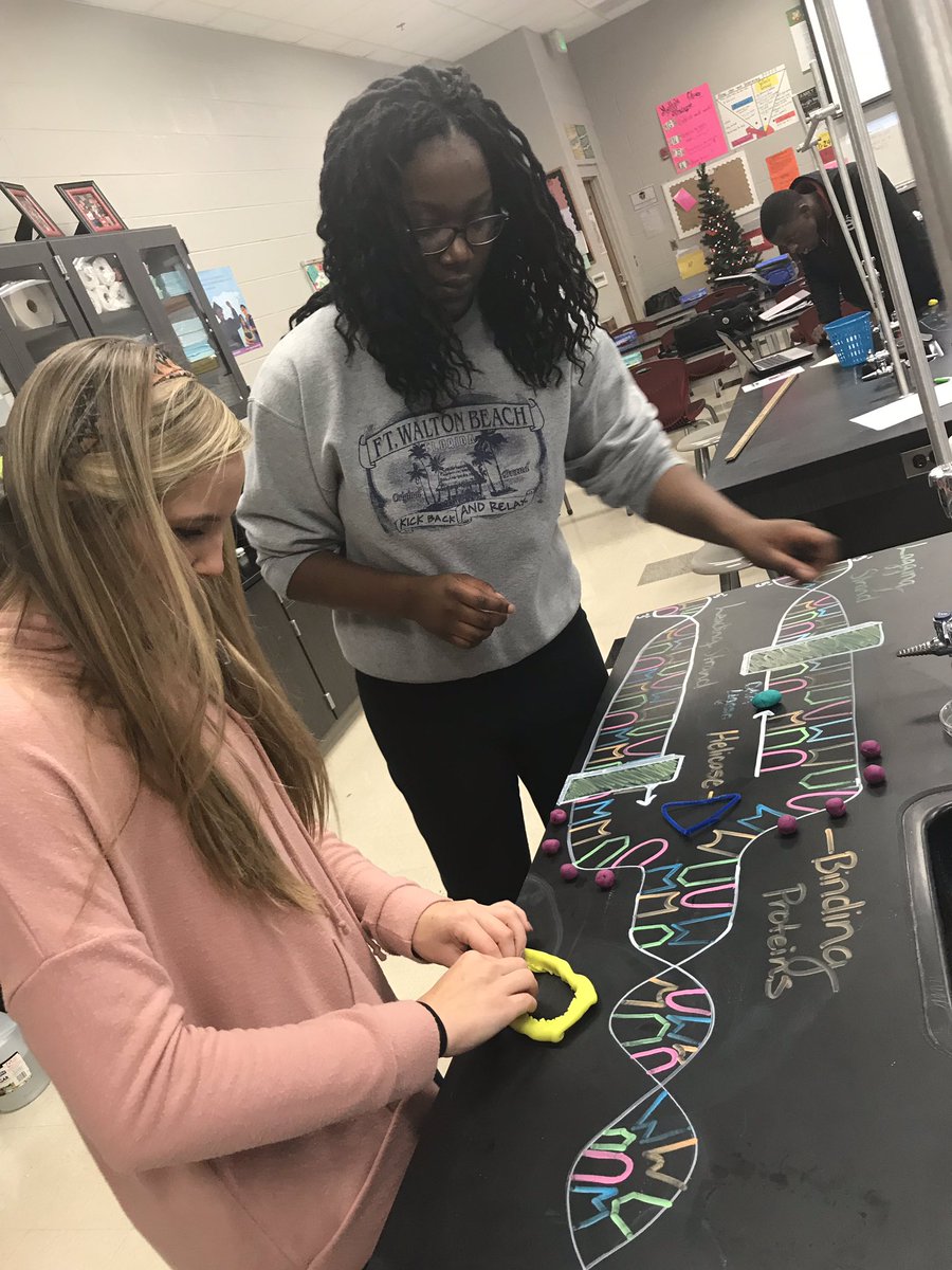 melissalewis08's tweet photo. AP Biology can be fun #SCSAggies https://t.co/xxBmOC4Y1A