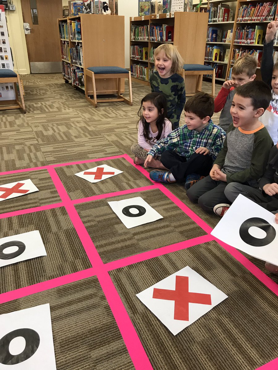 patriciaeyer's tweet image. @WOSnews #mrssheehyWOS Ss hone their  #criticalthinking #fiction #nonfiction #skills