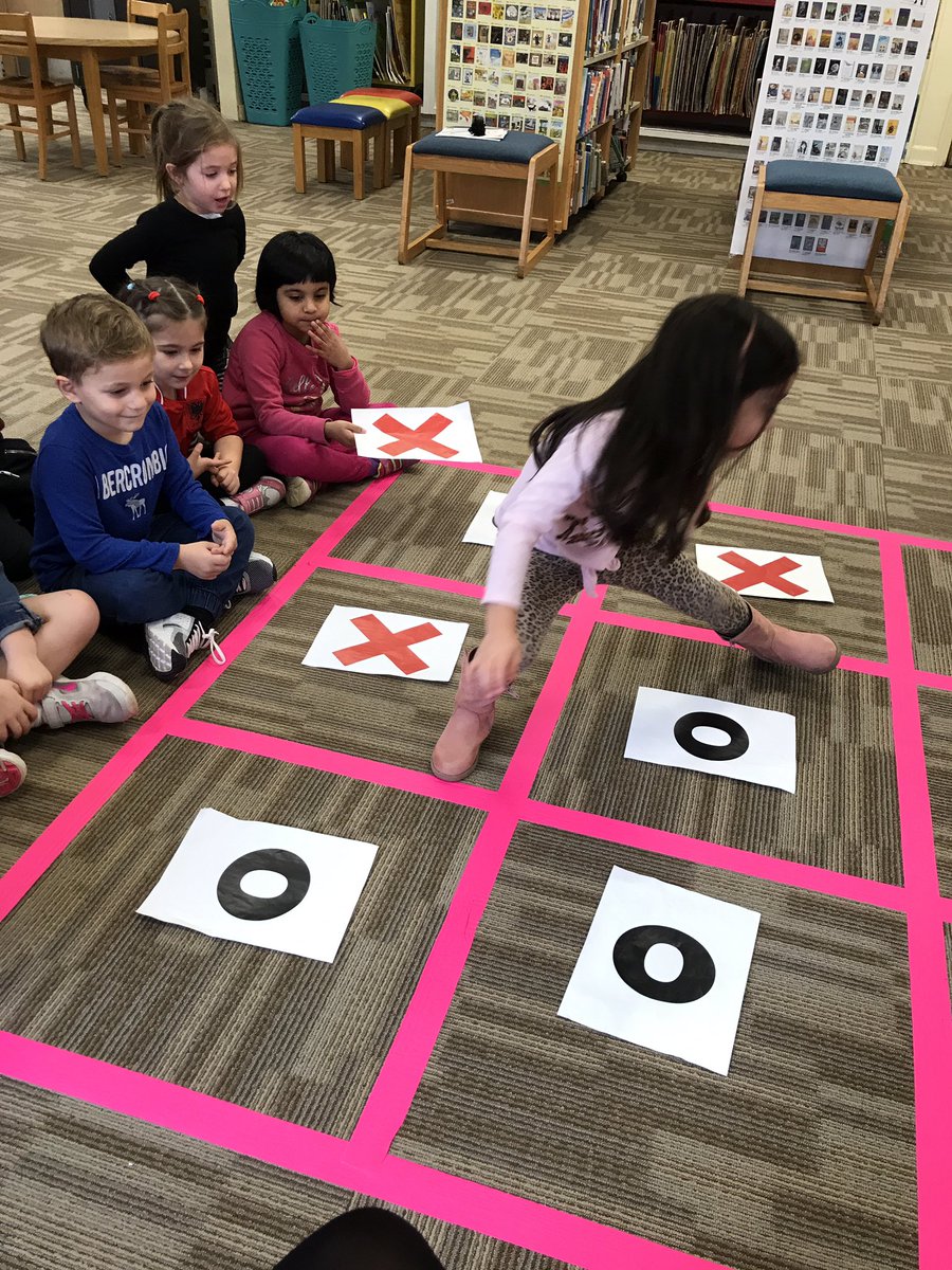 patriciaeyer's tweet image. @WOSnews #mrssheehyWOS Ss hone their  #criticalthinking #fiction #nonfiction #skills