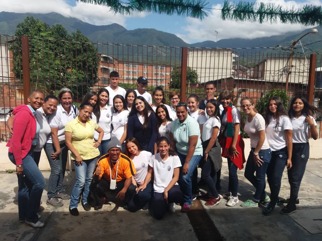 UEP_NSC's tweet photo. #27nov2018 #NSC Donaciones de #ropa #alimentos #materialesescolares realizadas por la Comunidad NSC a las escuelas "Hogar Mirandino La Gaviota" , "CEIN Andrés Eloy Blanco" y los Simoncitos "Los Enanitos" y "Mis Primeros pasos" en la campaña "Barriguita llena corazón contento" https://t.co/YjgeZs76JX