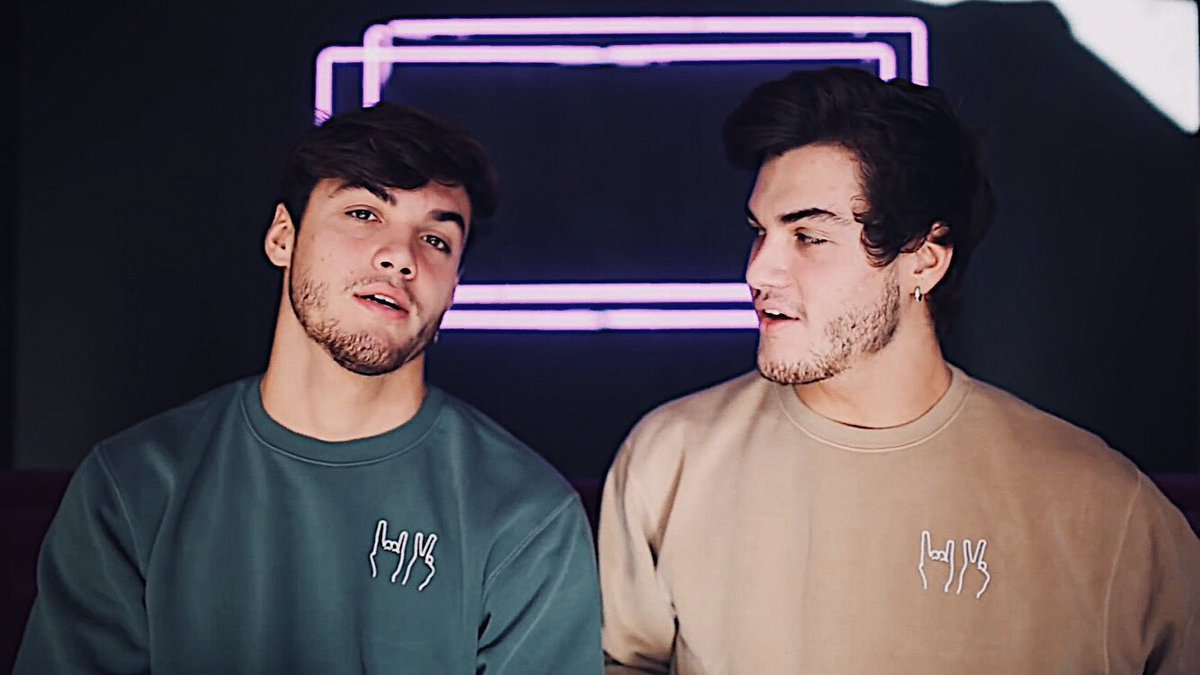 dolanbiebsx's tweet photo. The twins in the new merch 😍😍😍 @EthanDolan @GraysonDolan https://t.co/pmK4BoLL5B