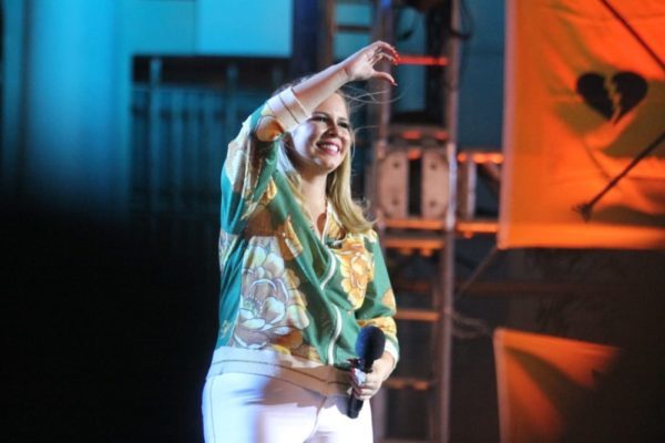 NoticiaPB_'s tweet photo. Agora no #NoticiaPB Marília Mendonça faz show ‘surpresa’ em João Pessoa nesta quarta-feira (28) #noticia #guarabira #pb https://t.co/4BTXjOXsRK