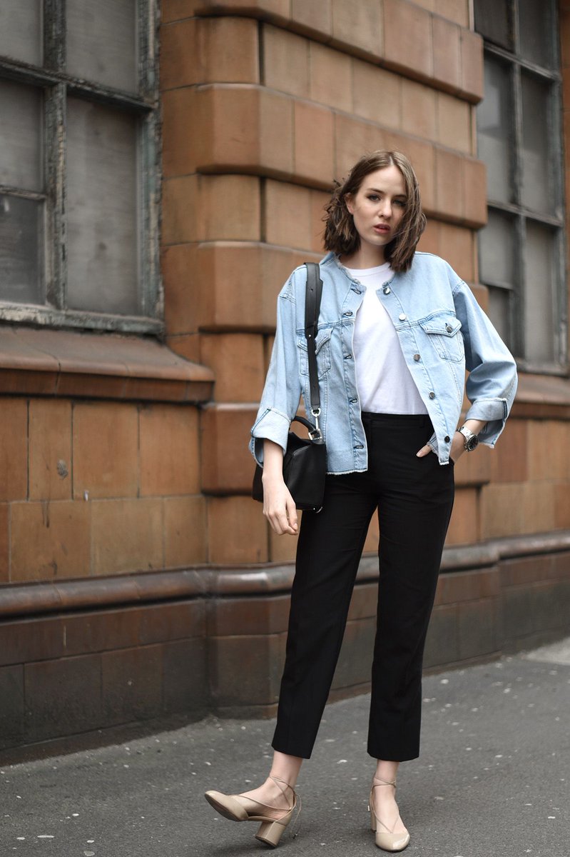 TiZKKA's tweet photo. La chaqueta denim es una prenda básica y muy chic 😻 Atrévete a combinarla con cualquier textura o color 💙 ✨ Descarga TiZKKA https://t.co/dLPkZavIAh  #Tizkka #FelizMiércoles #moda https://t.co/zu3Ic2YHkP