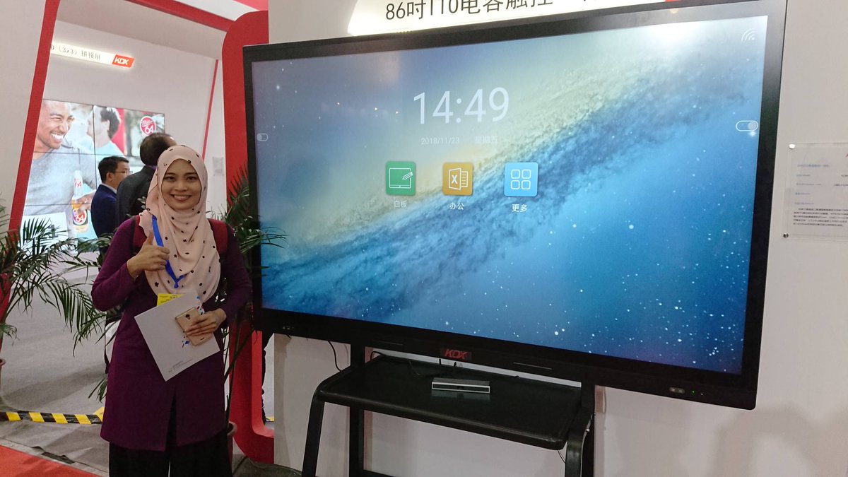 signageMY's tweet photo. #Smartboard or E-Board is the next generation of #Interactivewhiteboard (IWB) style designed with a pre-assembled touch overlay/capacitive from the factory. https://t.co/0a0ZLpbnk6 https://t.co/HZyvsJQqZ9